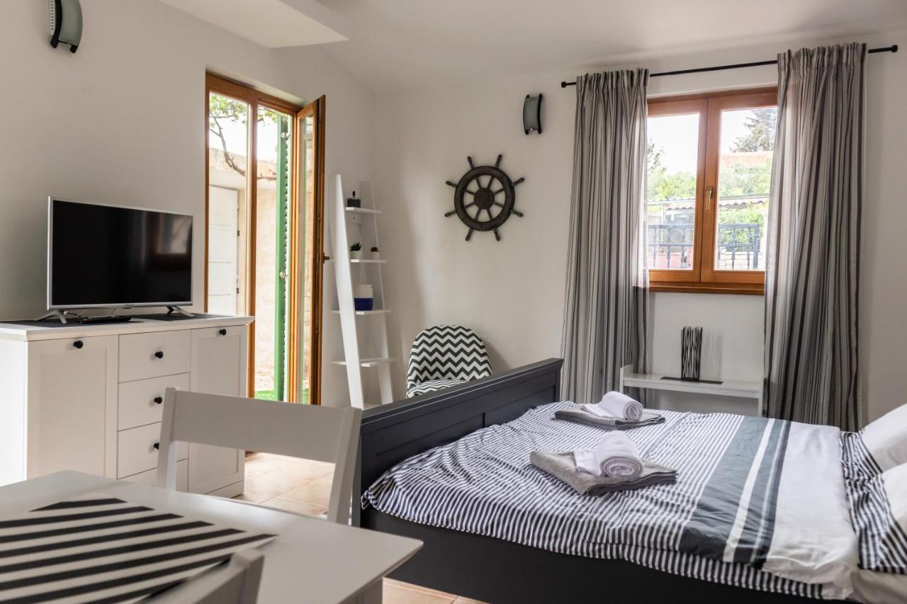 Apartments Summer Touch פטרצ'אנה מראה חיצוני תמונה